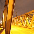 Überseealleebrücke bei Nacht