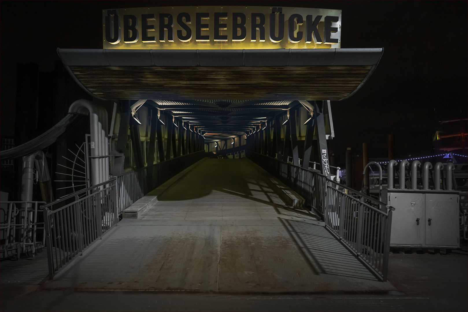 ÜberseeBrücke*