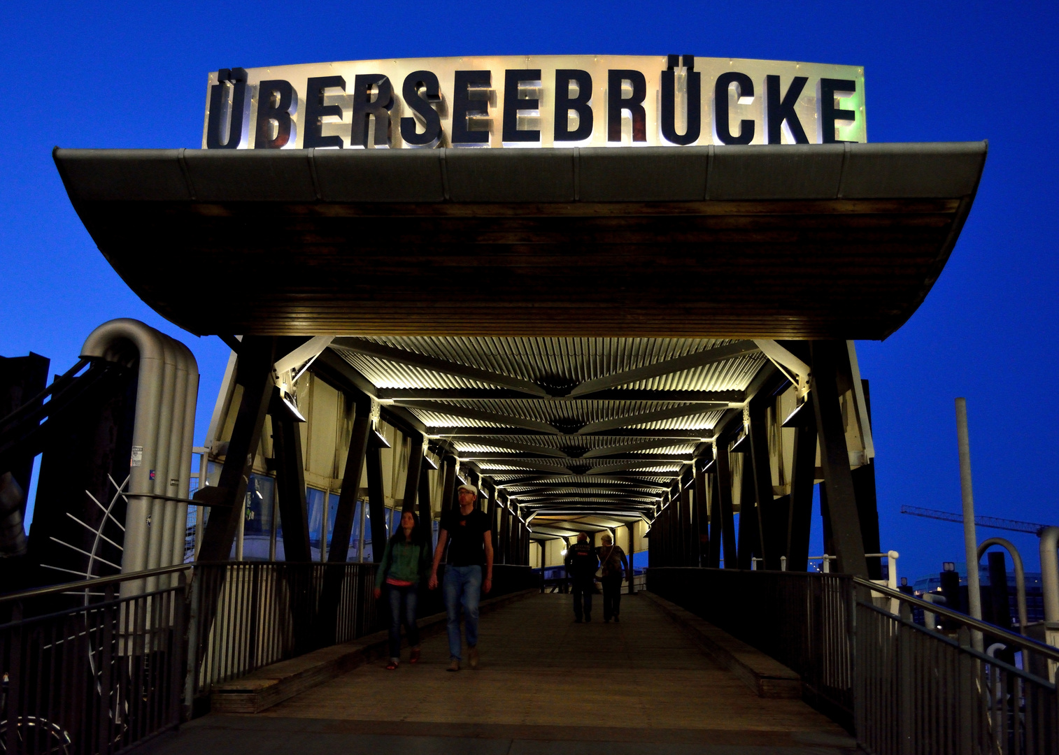 Überseebrücke im Hamburger Hafen