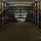 Überseebrücke nachts