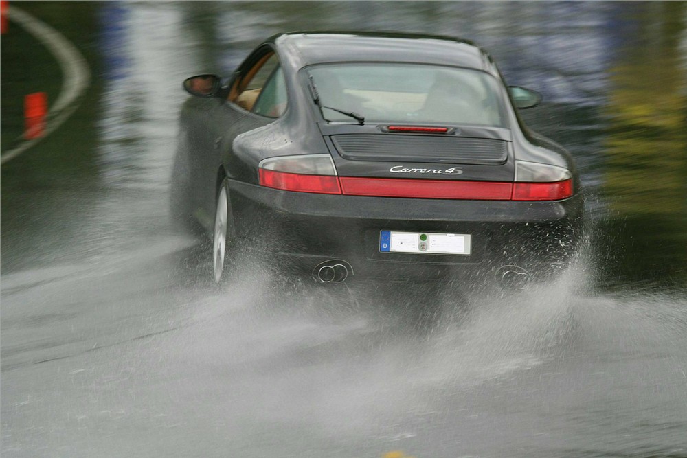 Übersteuern mit einem Allradporsche im FSZ Nürburgring