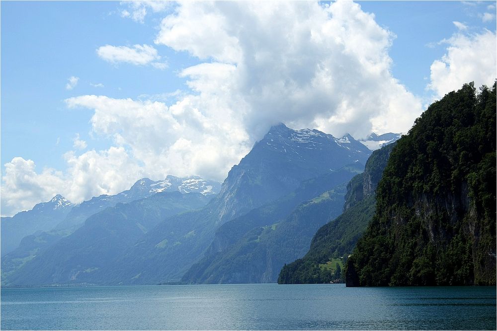 Überwiegend blau