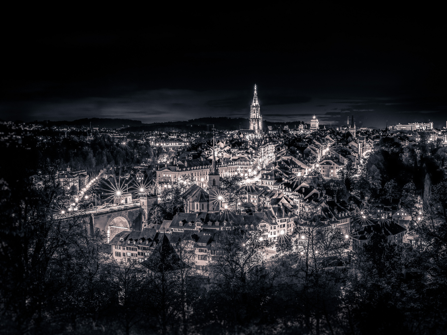 Ueli Wittwer-"Nachtliche Eleganz: Bern im Lichtermeer"