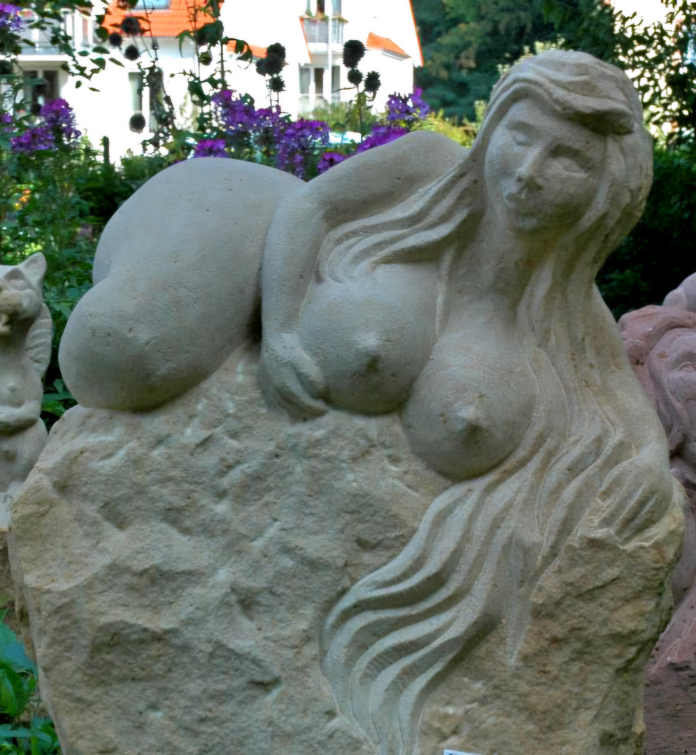 Üppige Formen in Sandstein aus einem Guss. 