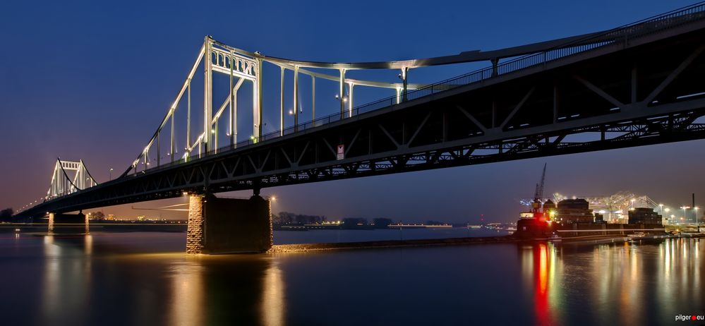 Uerdinger Brücke mit Hafen