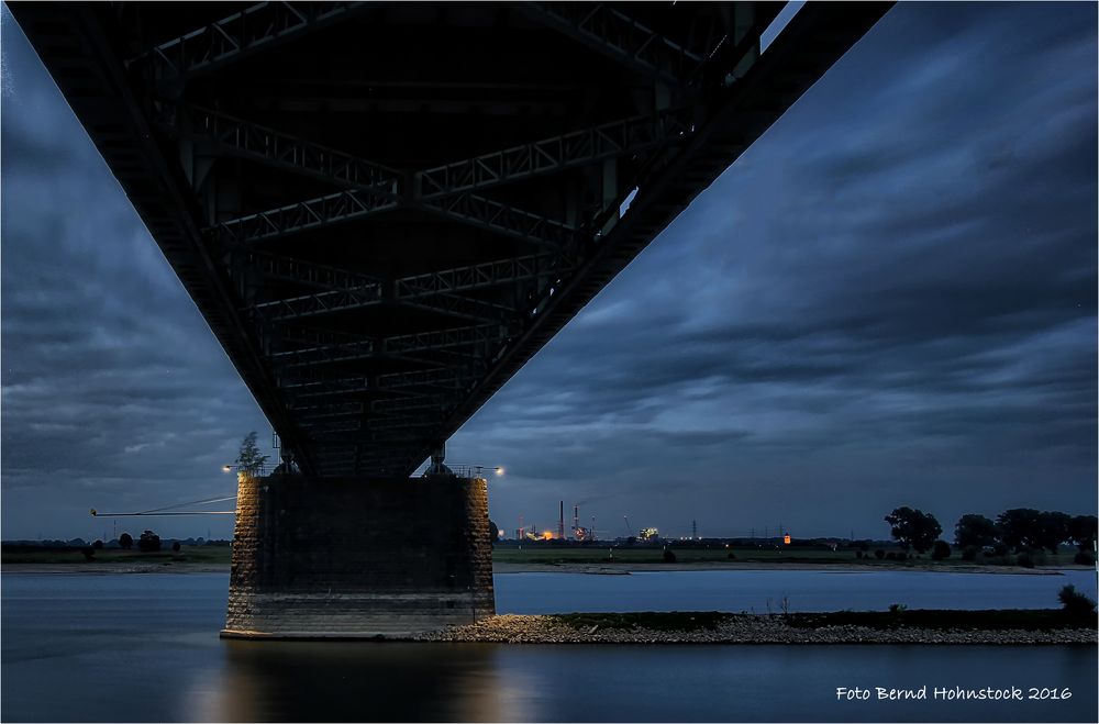 Uerdinger Rheinbrücke .....