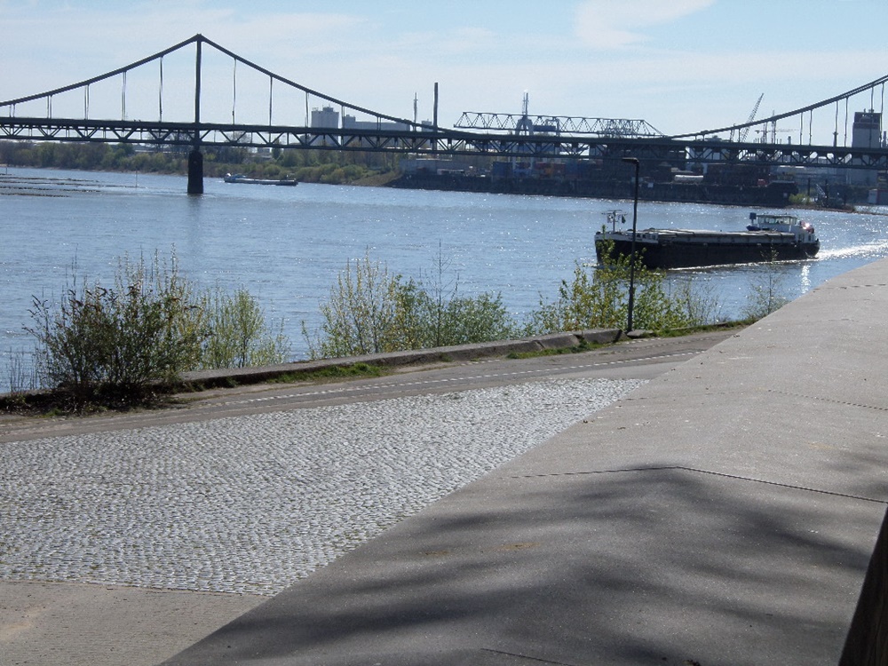 Uerdinger Werftpromenade