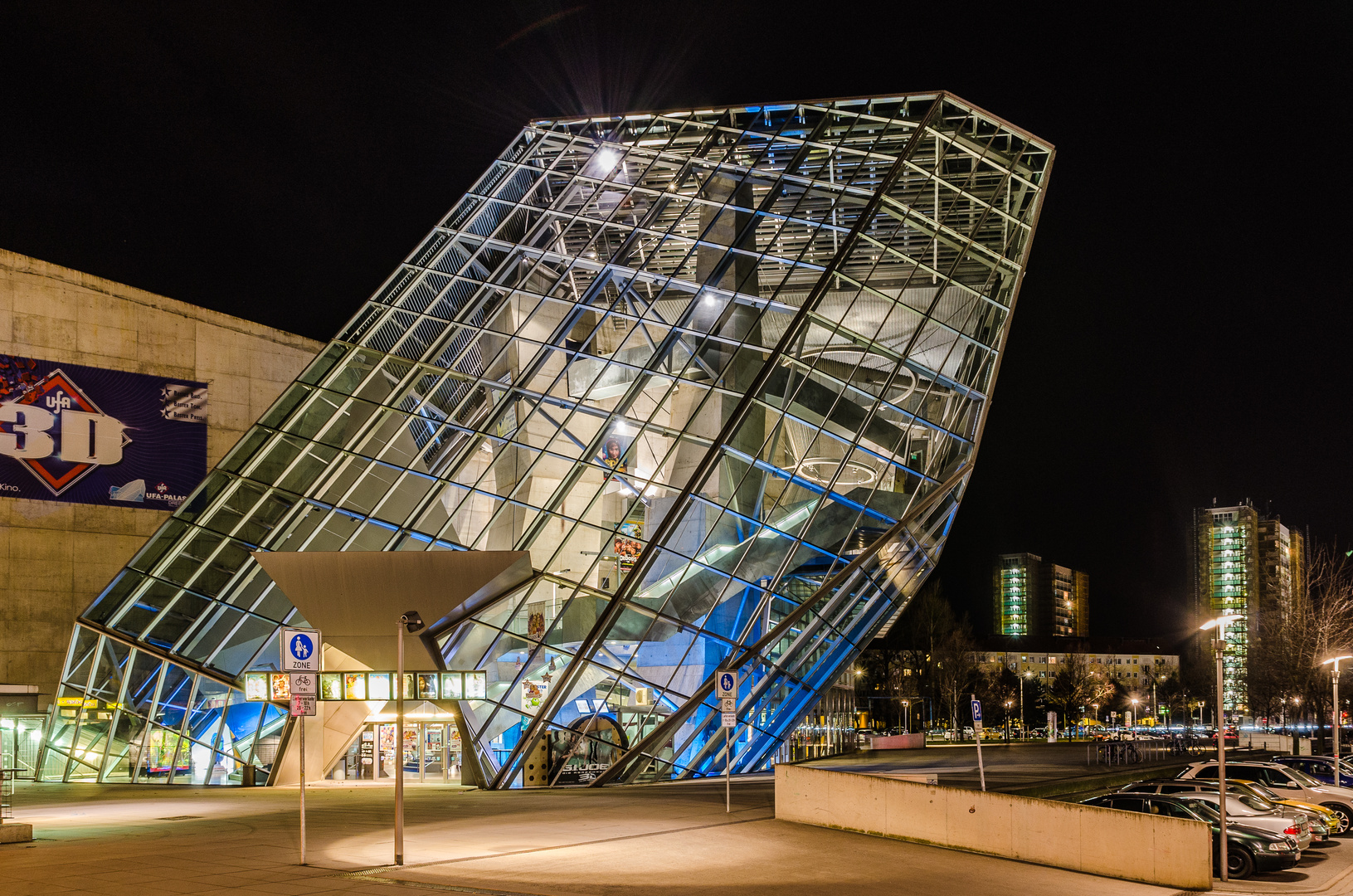 UFA Kristallpalast Dresden bei Nacht