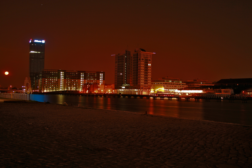 Ufer bei Nacht