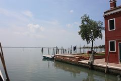 Ufer in Burano mit Blick auf Venedig