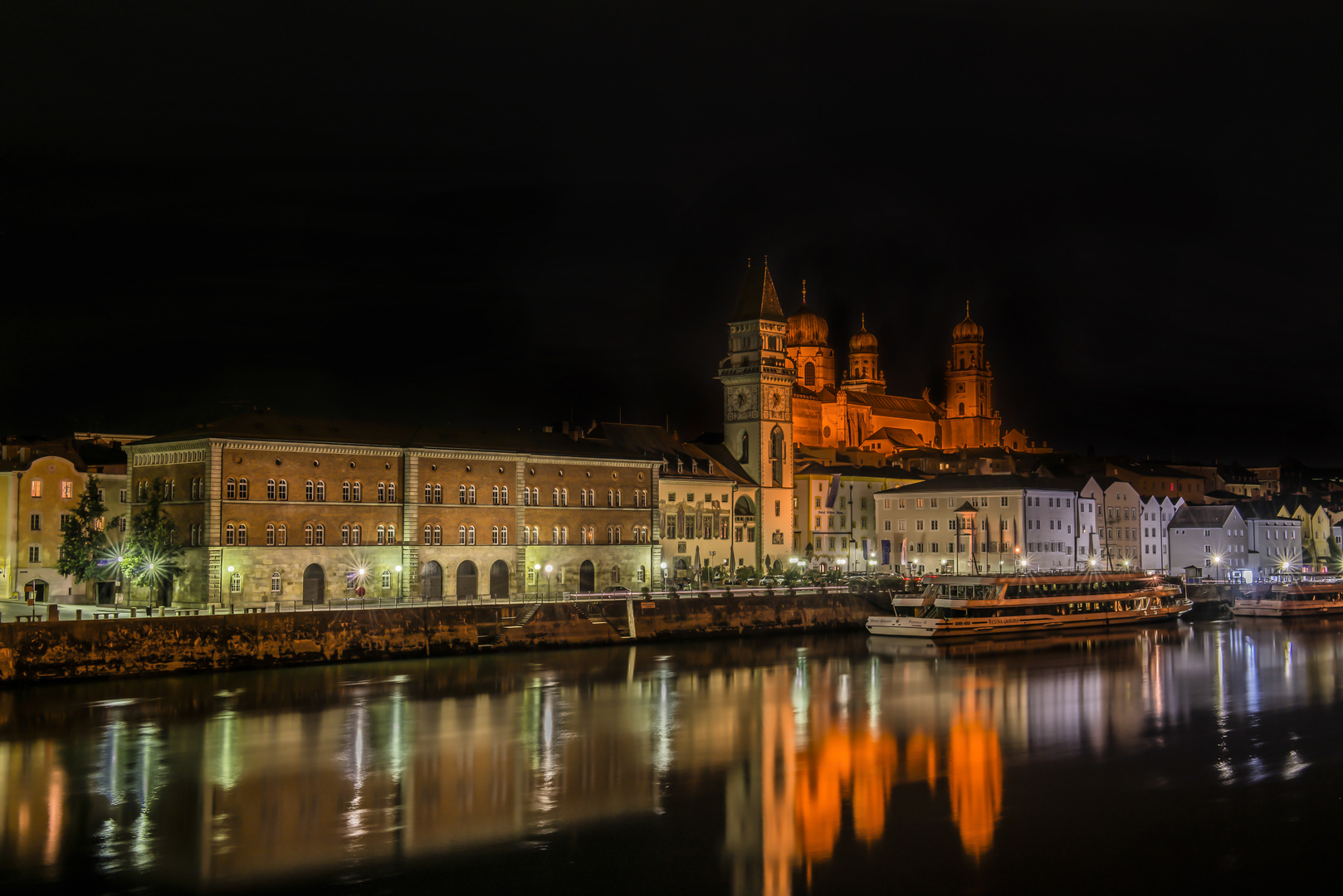 Ufer-Panorama bei Nacht