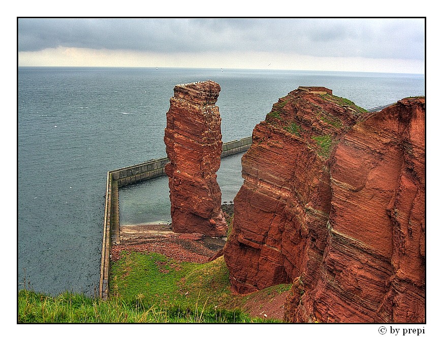 Uferansicht von Helgoland mit der " Langen Anna".