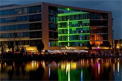 Uferpromenade Duisburg Hafen bei Nacht: