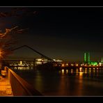 Uferpromenade mit Hafeneinfahrt