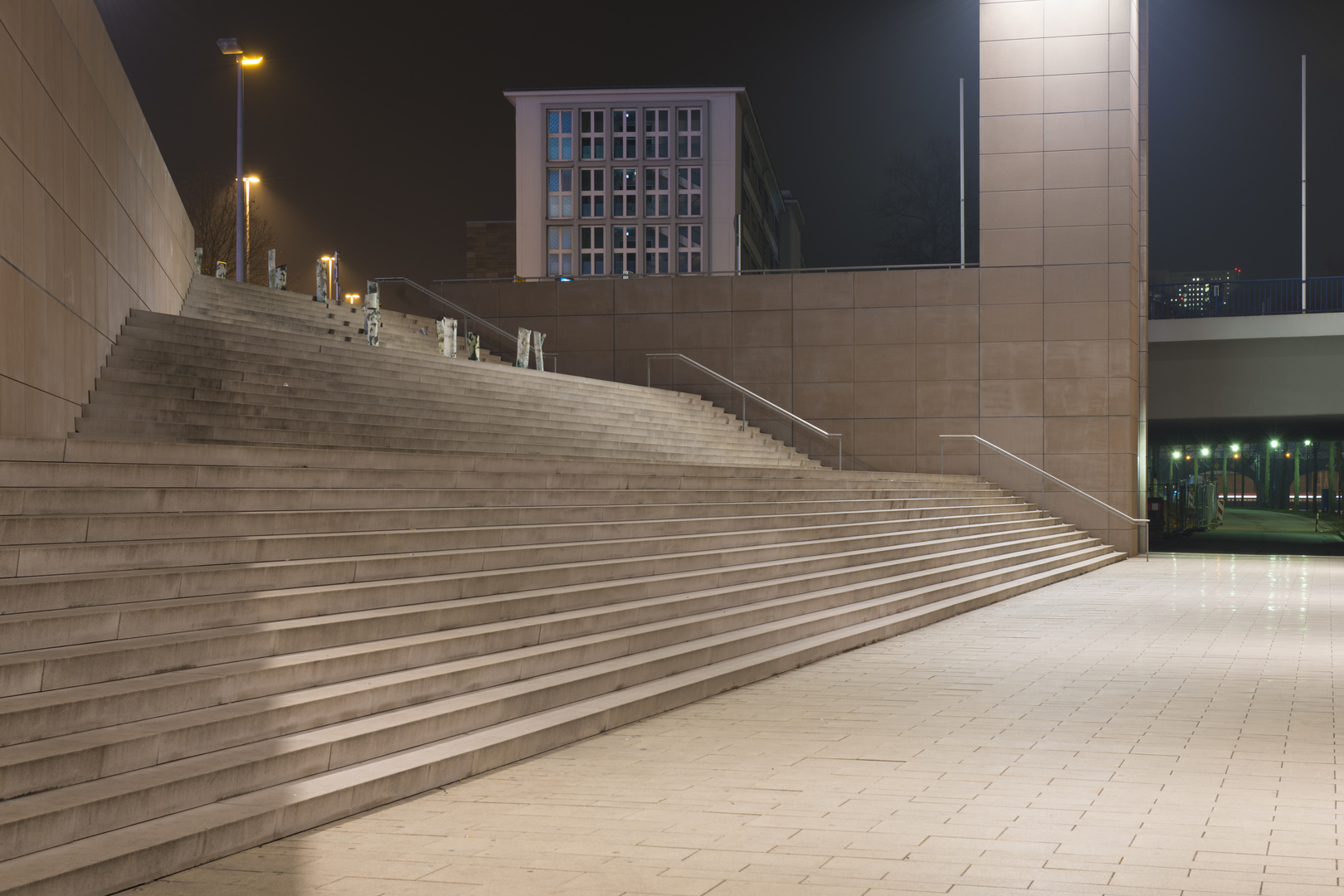 Uferpromenade und Treppe