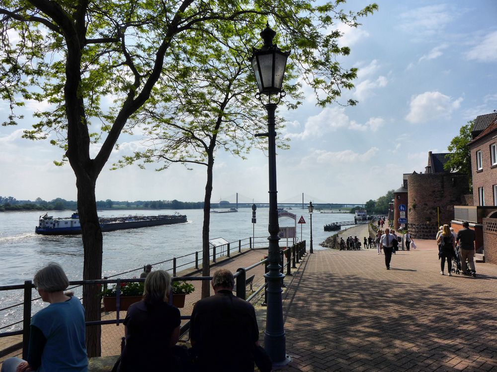 Uferpromenade von Rees