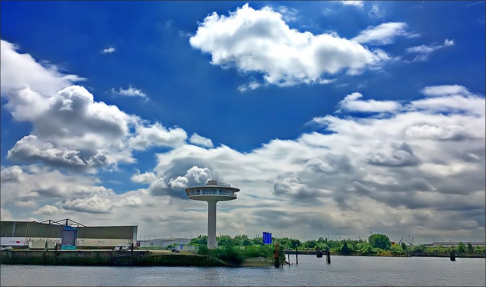 * UFO an der Elbe *