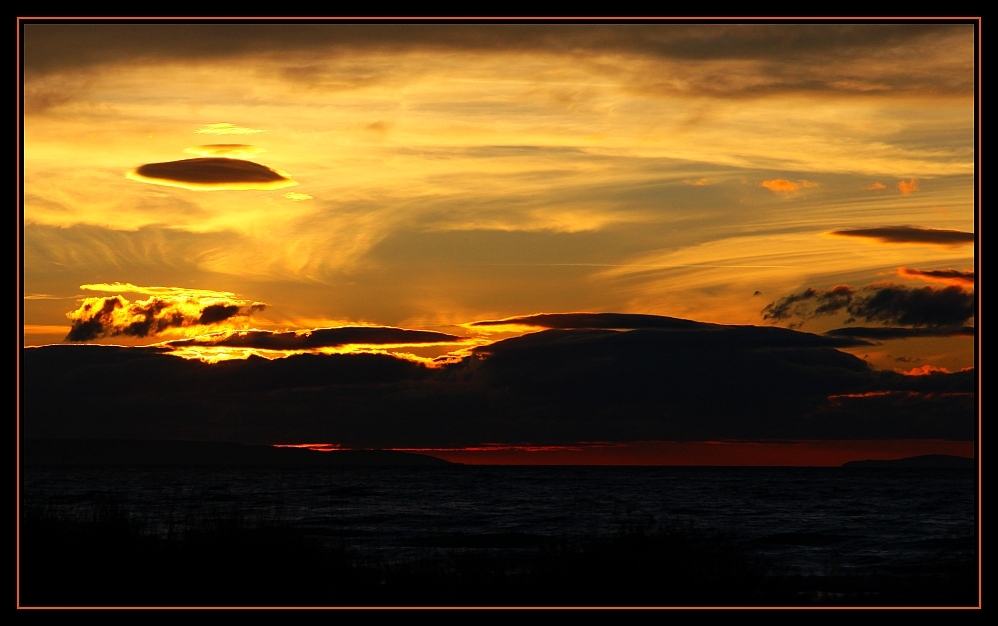 ...Ufo-Himmel... / ... ciel du O.V.N.I.