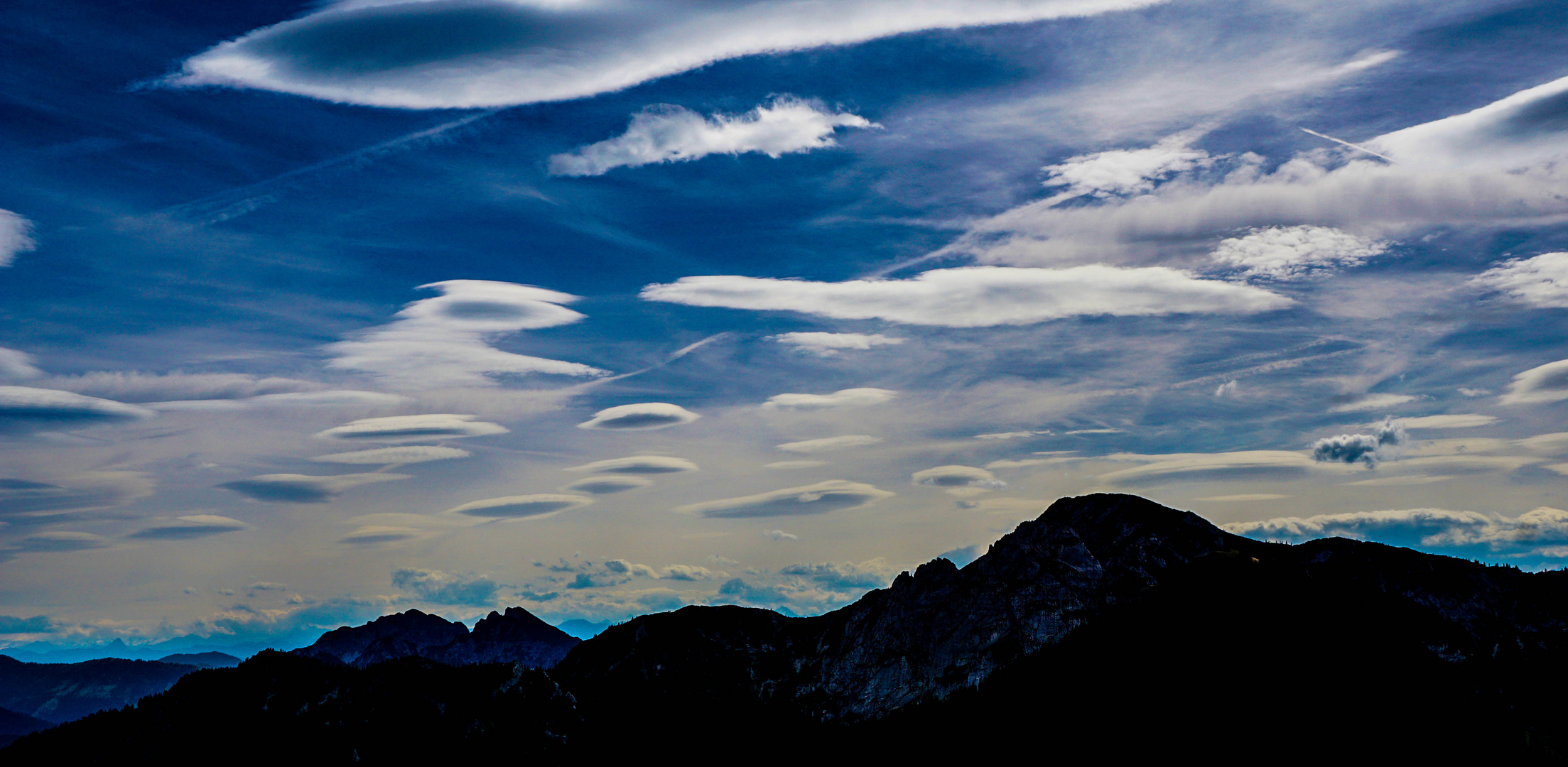 "Ufo-Himmel" über Bayern (Lenticularis)