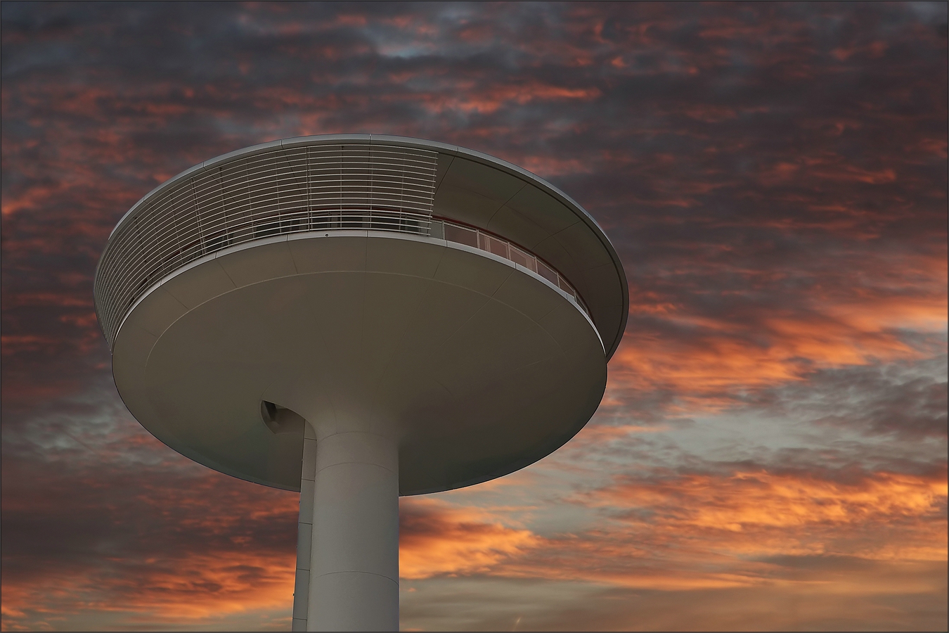 * UFO in der Hafen-City *