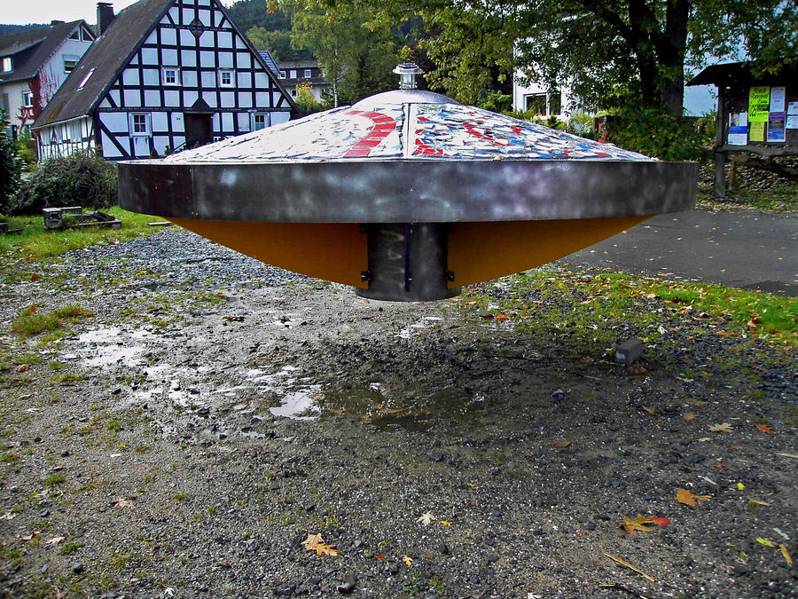 Ufo kurz vor der Landung in Kirchhundem-Silberg (Sauerland)