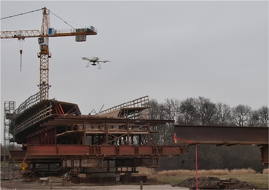 UFO über Brückenbaustelle