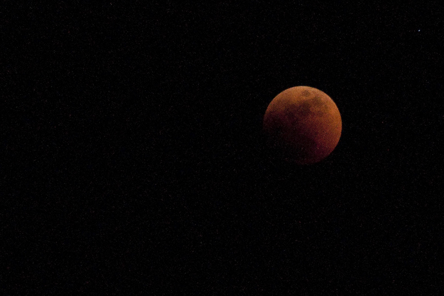 * uganda. moon eclipse 2 * Foto & Bild mondaufnahmen, himmel