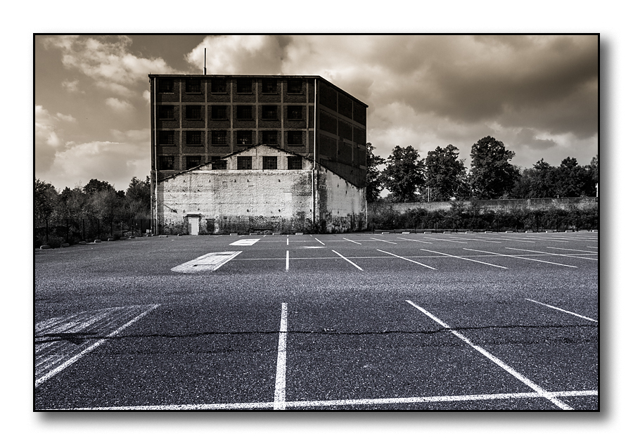 Ugly building - Maastricht - Sfinx parking