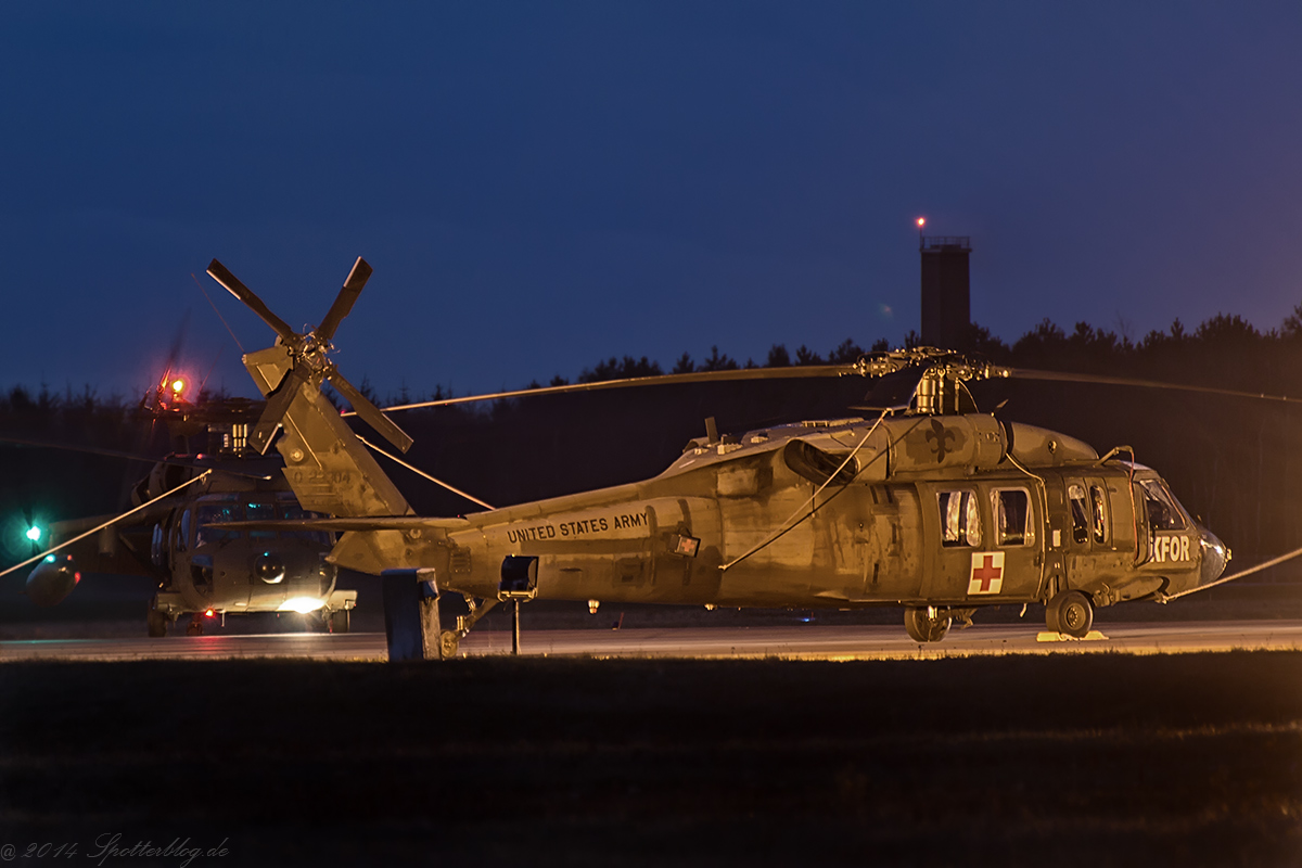 UH-60 Black Hawk bei Nacht