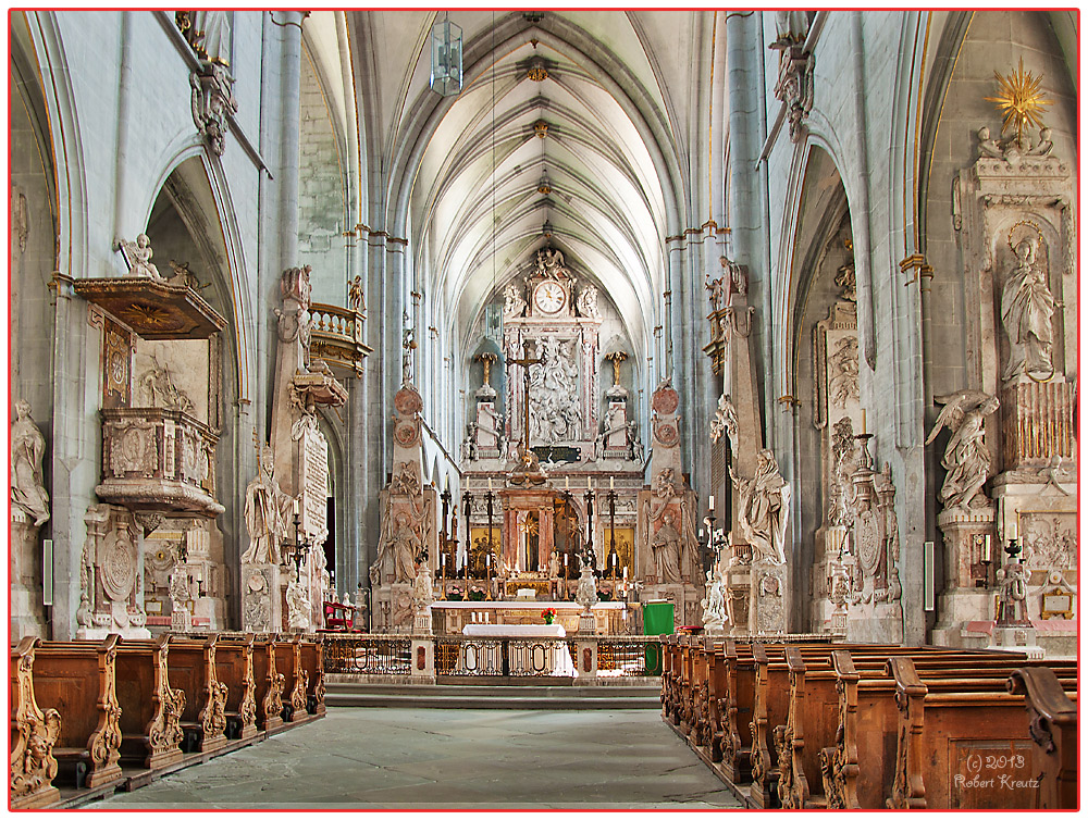 Uhr am Altar