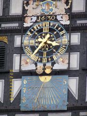 Uhr am alten Rathaus am Marktplatz Butzbach