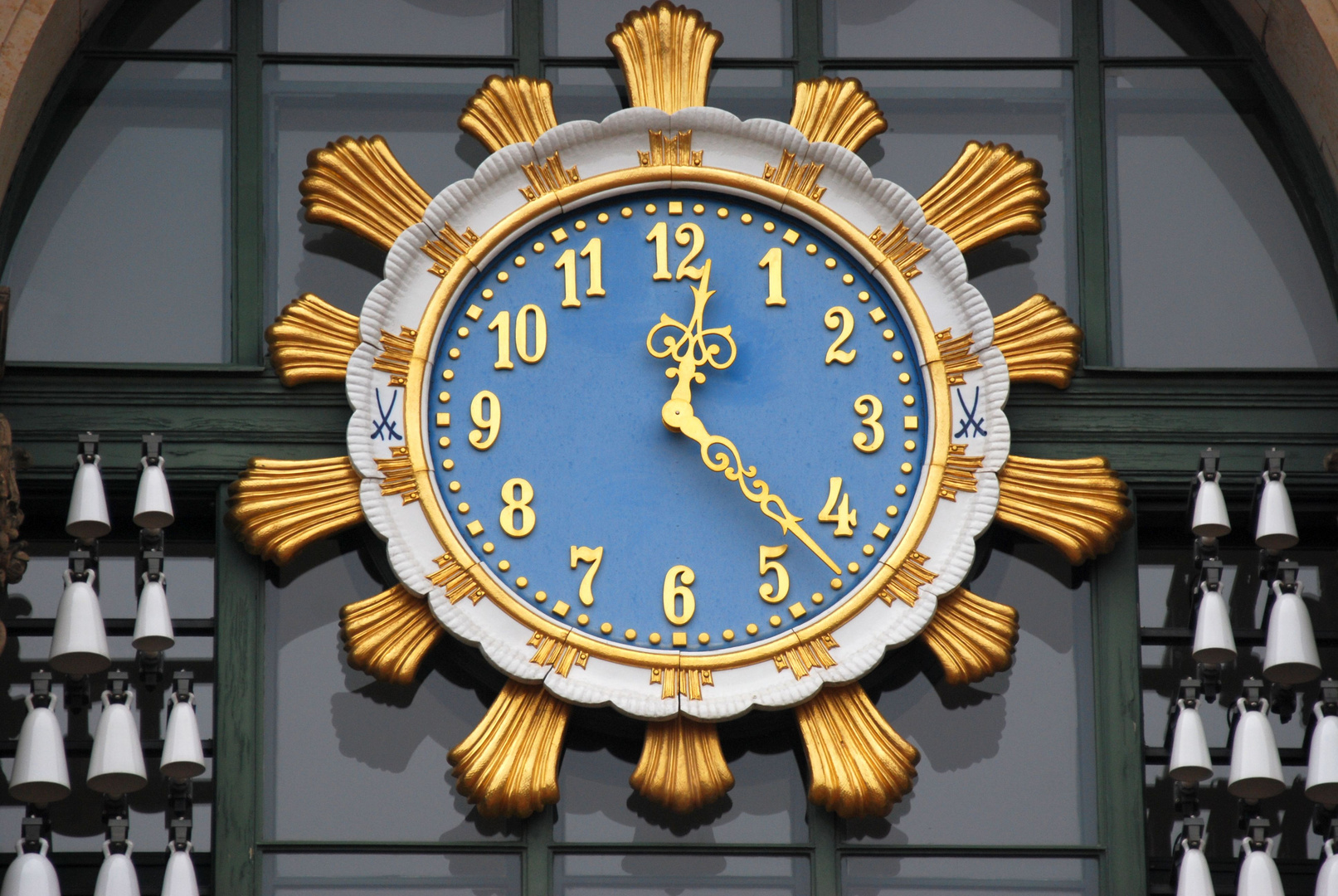 Uhr am Zwinger-Glockenturm