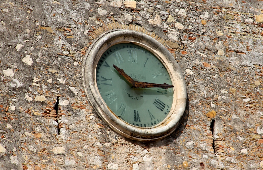 Uhr an der Kirche San Giuseppe...