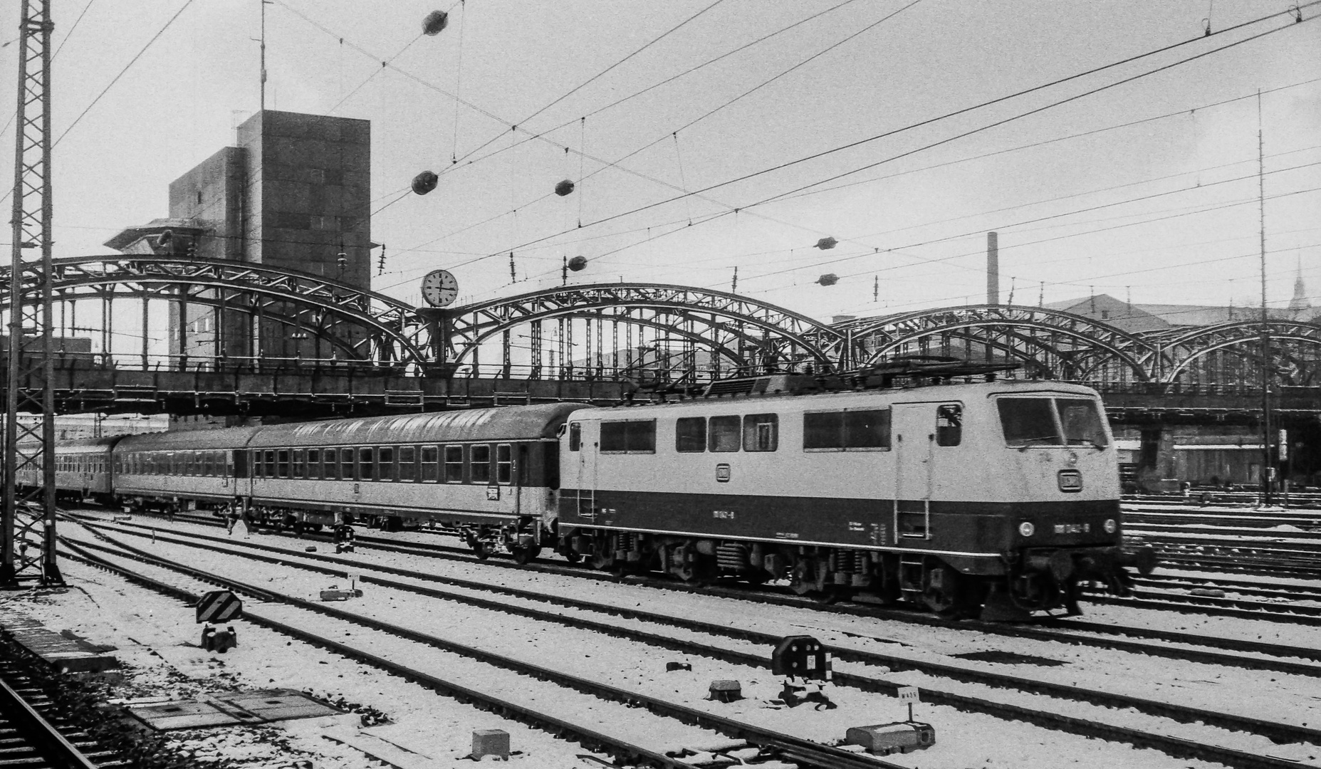 Uhr auf der Hackerbrücke