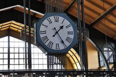 uhr hauptbahnhof hh