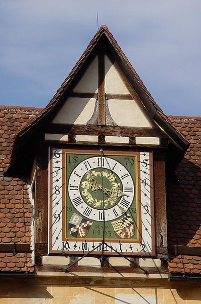 Uhr über dem Ostdurchgang Bebenhausen