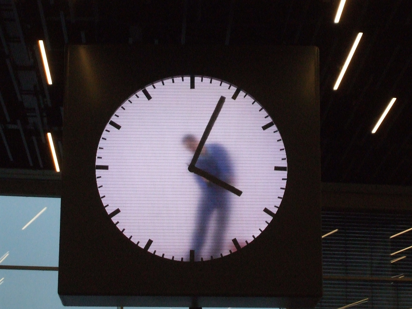 Uhrenwärter am Flughafen Amsterdam in der Schiphol-Clock...