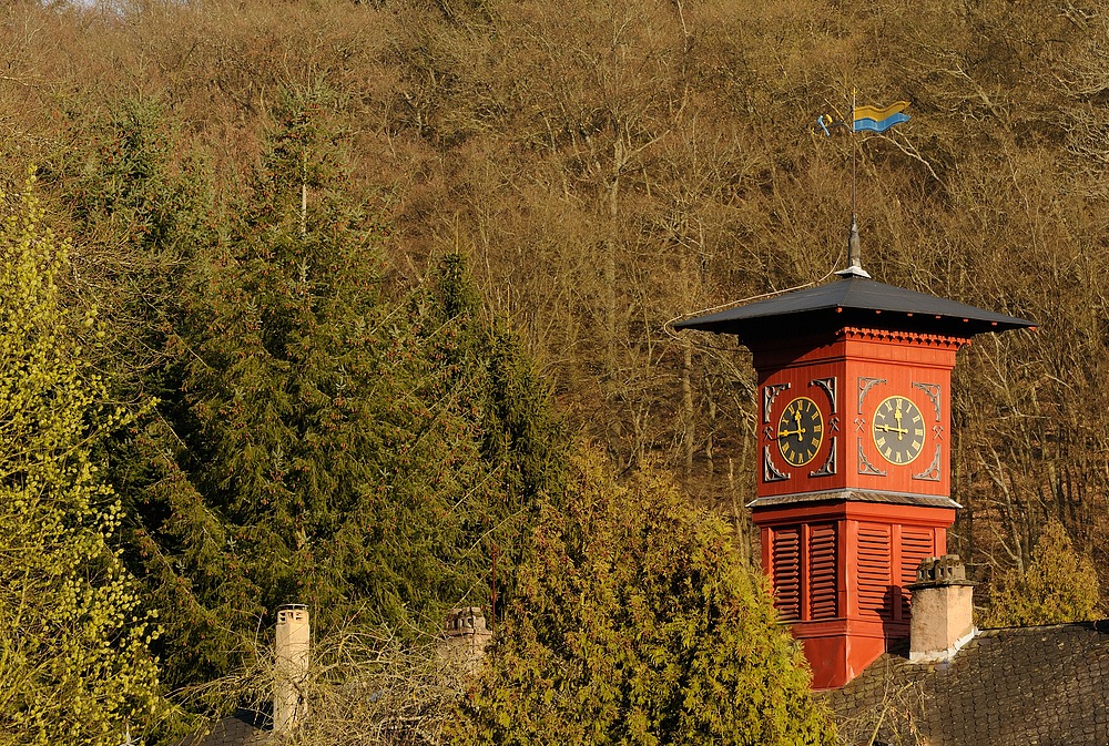 Uhrturm auf dem ehemaligen Werksgebäude des Eisenhüttenwerks der Firma Gienanth in Winnweiler...