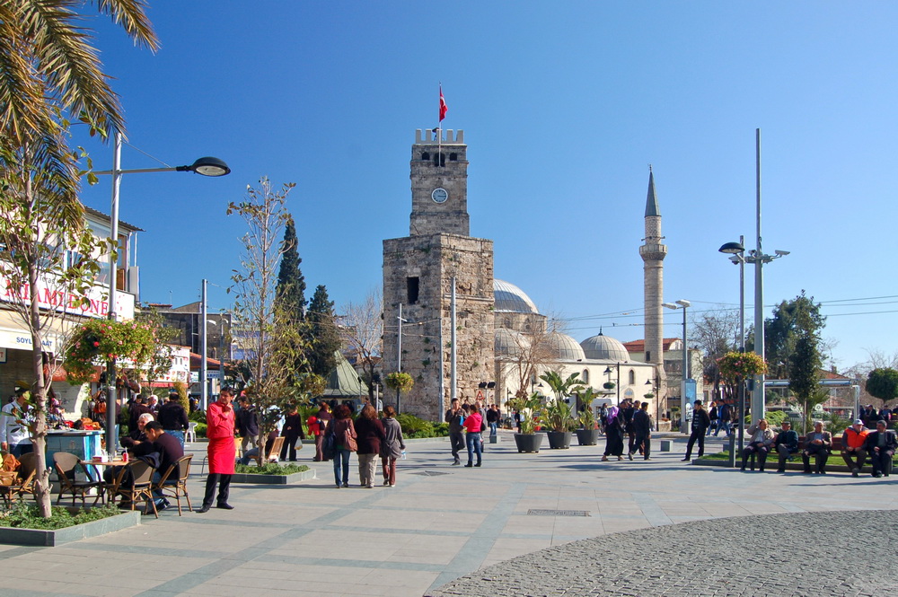 Uhrturm und Müsselim-Moschee