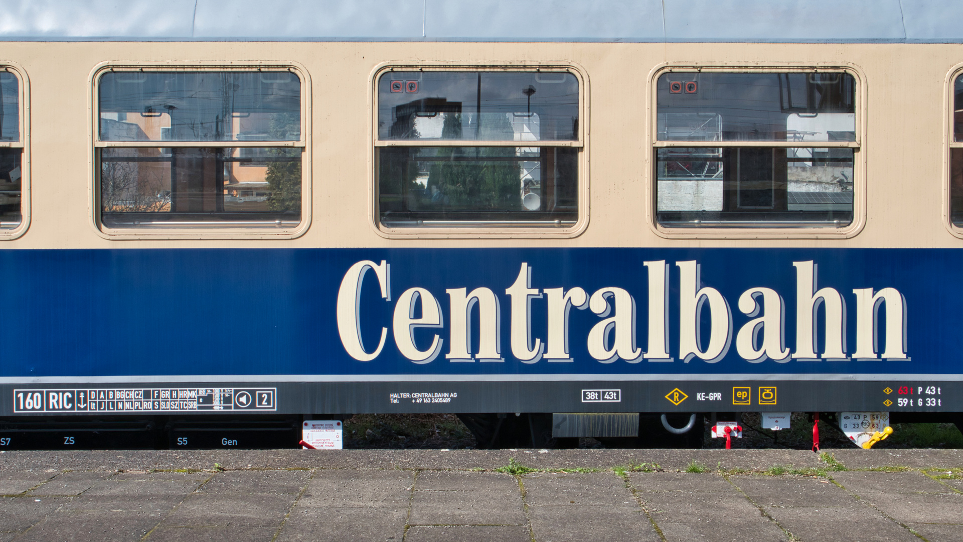 UIC-Raster an einem Gesellschaftswagen der Centralbahn