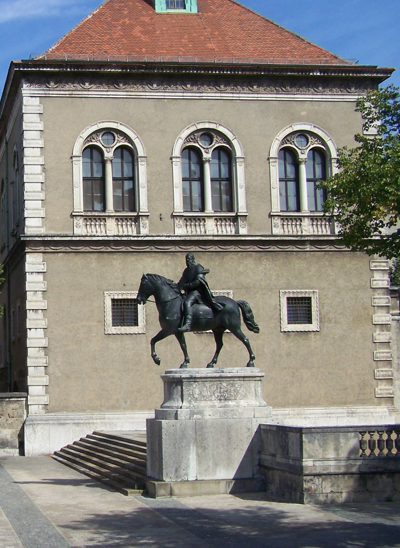 uitpold, reiterdenkmal, luitpoldstrasse, adolf von hildebrand, theodor georgi