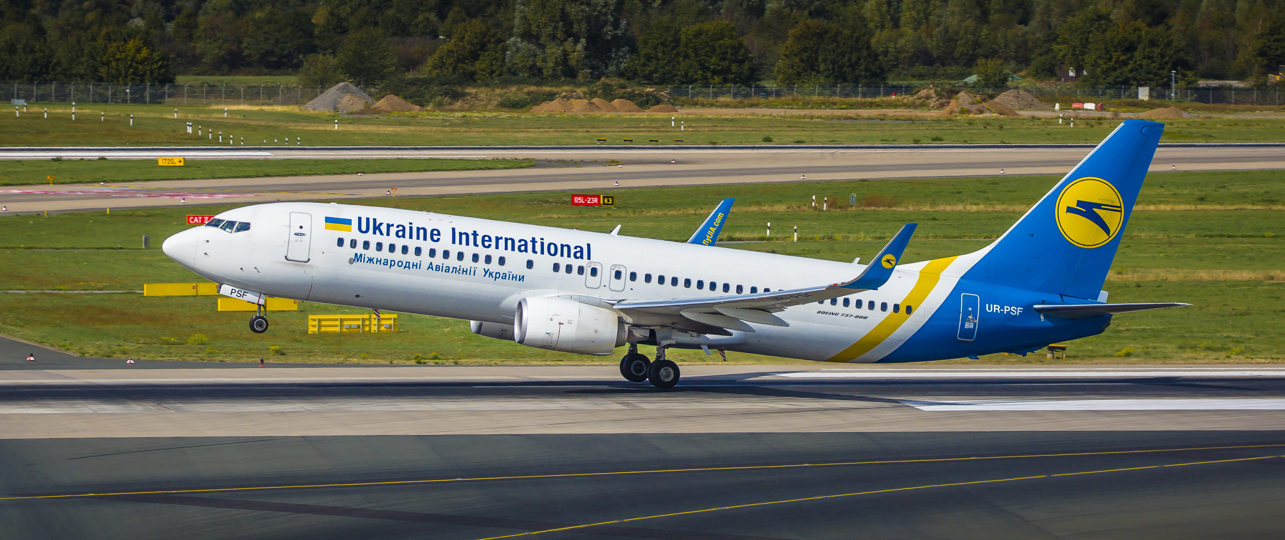 Ukraine International Airlines Foto Bild Flugzeug Flughafen Dusseldorf Bilder Auf Fotocommunity