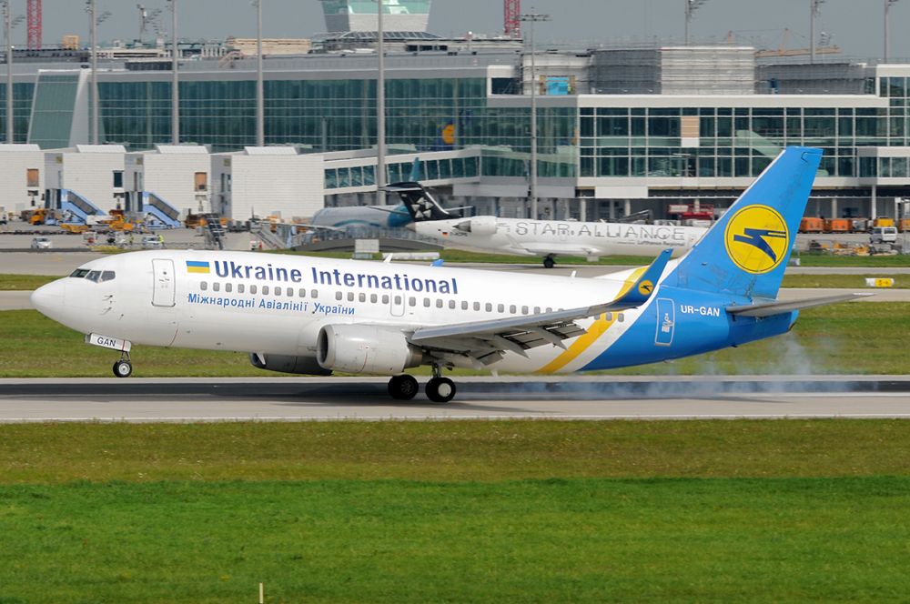 Ukraine International Airlines Boeing 737-300