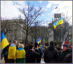 Ukrainische Flüchtlinge protestieren gegen Putins Krieg