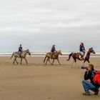 Uli fotgrafierend am Strand