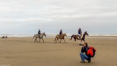 Uli fotgrafierend am Strand