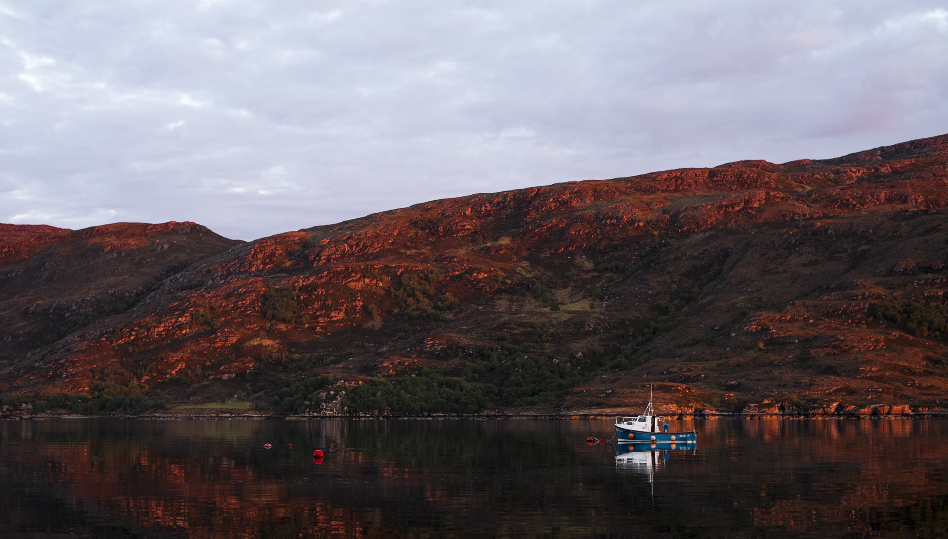 Ullapool-Fischerboot bei Sonnenuntergang