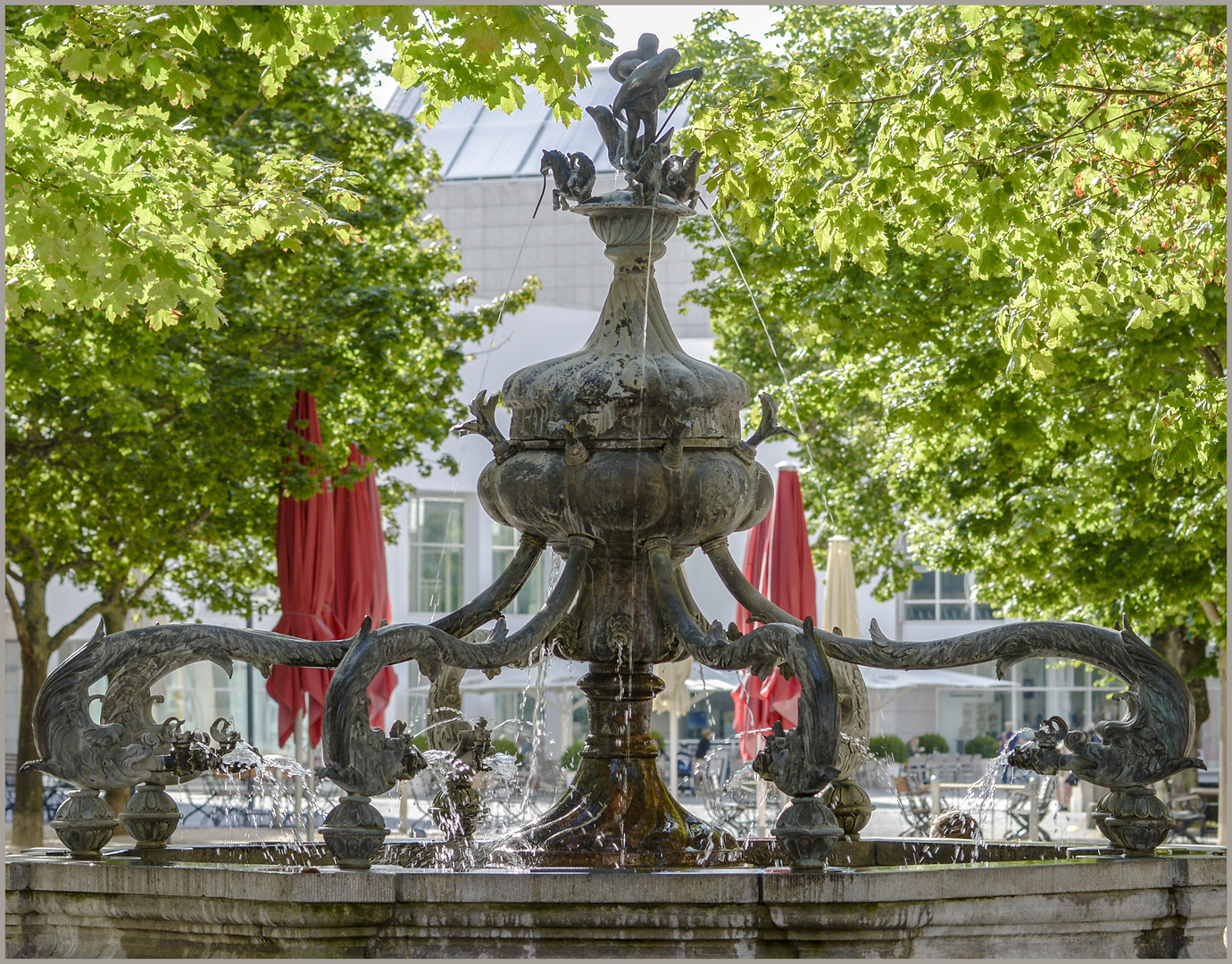 Ulm / am Delphinbrunnen