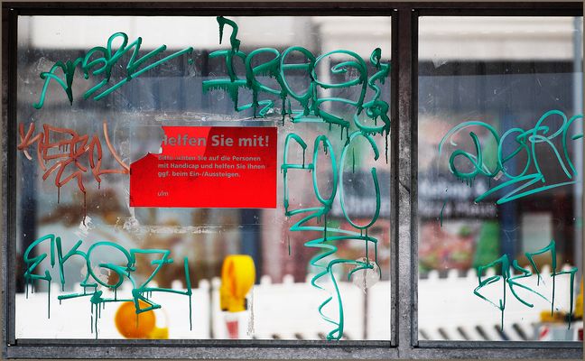 Ulm - Area HBF/Haltestelle SWU - "composition in red cyan & contrast"