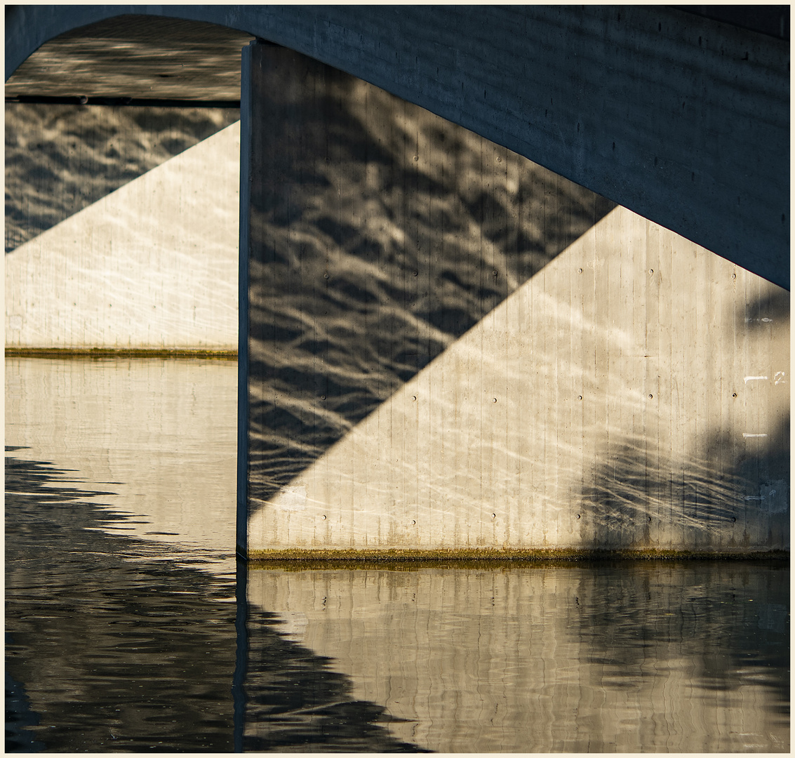 Ulm - Donau - Friedrichsau - Am Steg - "Licht, Schatten, Farbe"